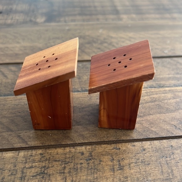 Vintage Wooden Outhouse Salt And Pepper Shakers -Ma & "Pa - Picture 2 of 6